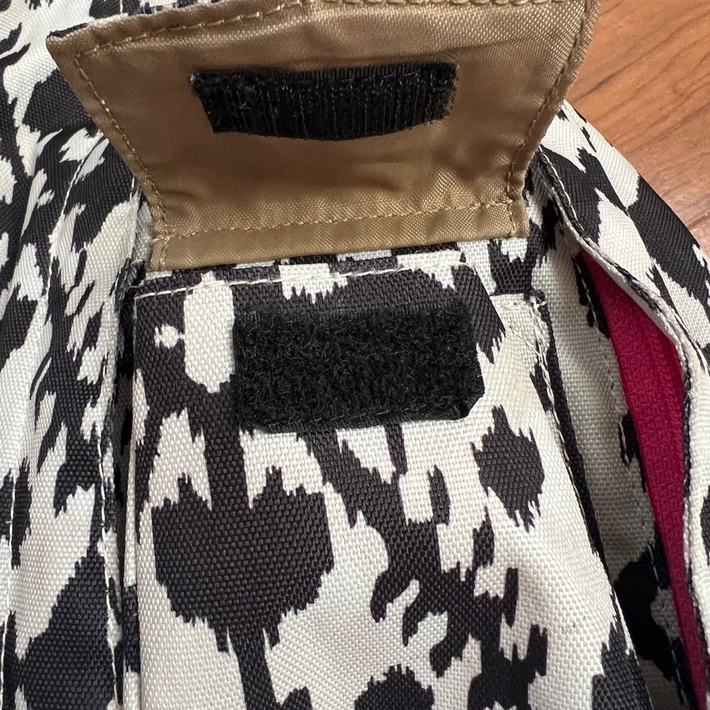 EUC KAVU Black and White Patterned Backpack/Crossbody - Picture 4 of 10